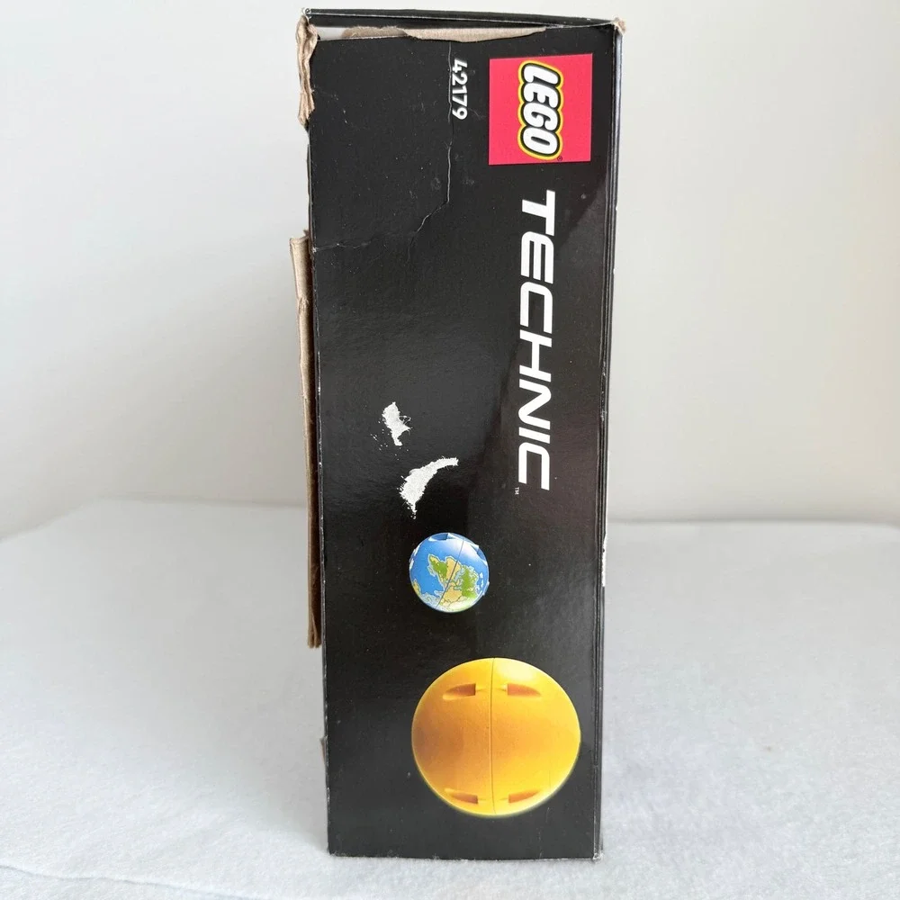 LEGO Technic 42179 Planet Earth Moon Orbit 526pc Complete Open Box